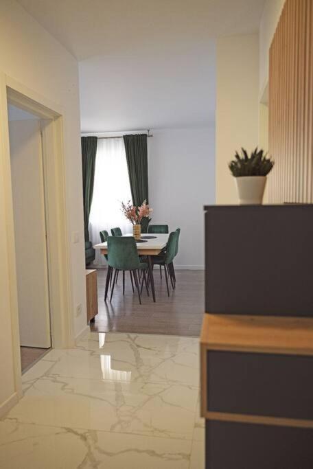 Eliza'S Apartment By Oasis Homes Oradea Ngoại thất bức ảnh